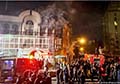معترضان ایرانی به سفارت عربستان در تهران یورش بردند 